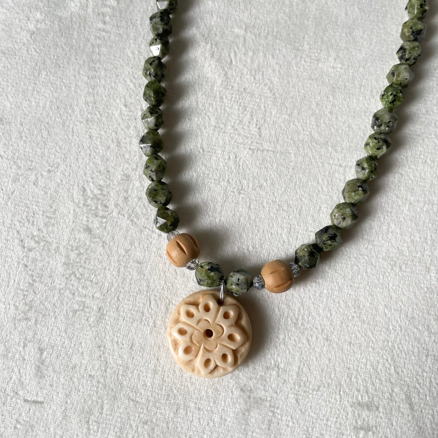 Collana Apatite Verde